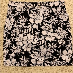 Chaps black & white shirt size 8